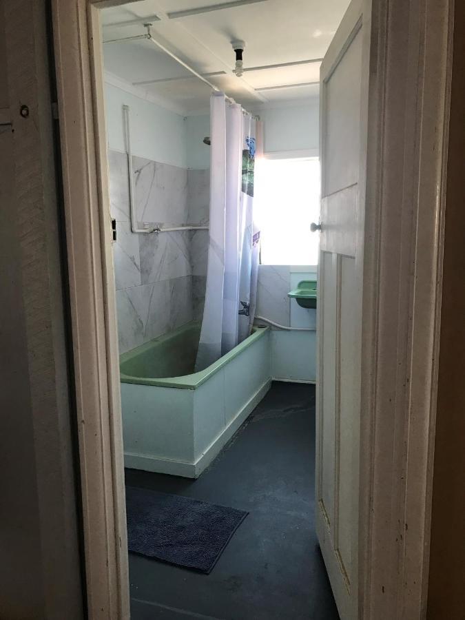 Australian Hotel Winton Budget Hotel Accommodation Exterior foto