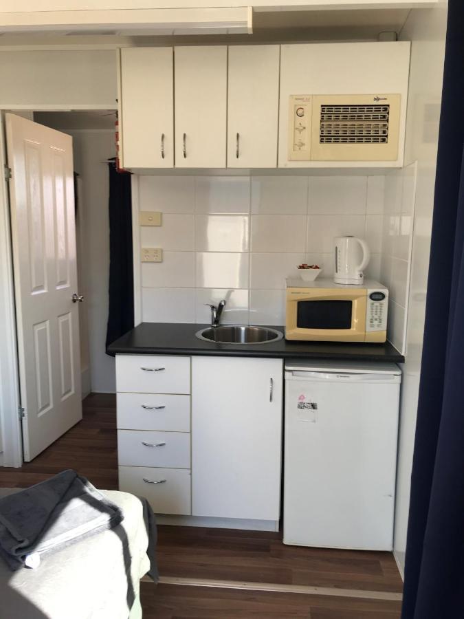Australian Hotel Winton Budget Hotel Accommodation Exterior foto