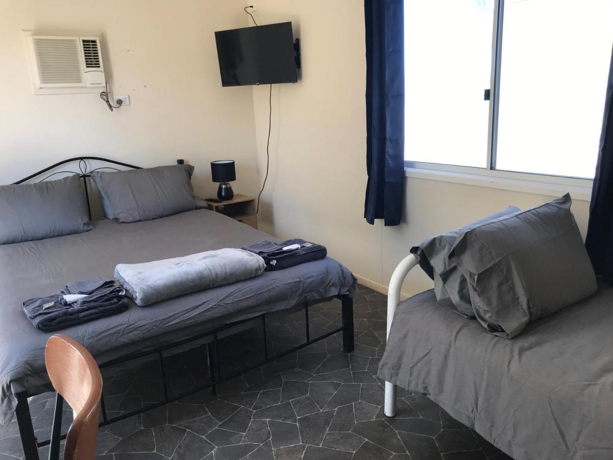 Australian Hotel Winton Budget Hotel Accommodation Exterior foto