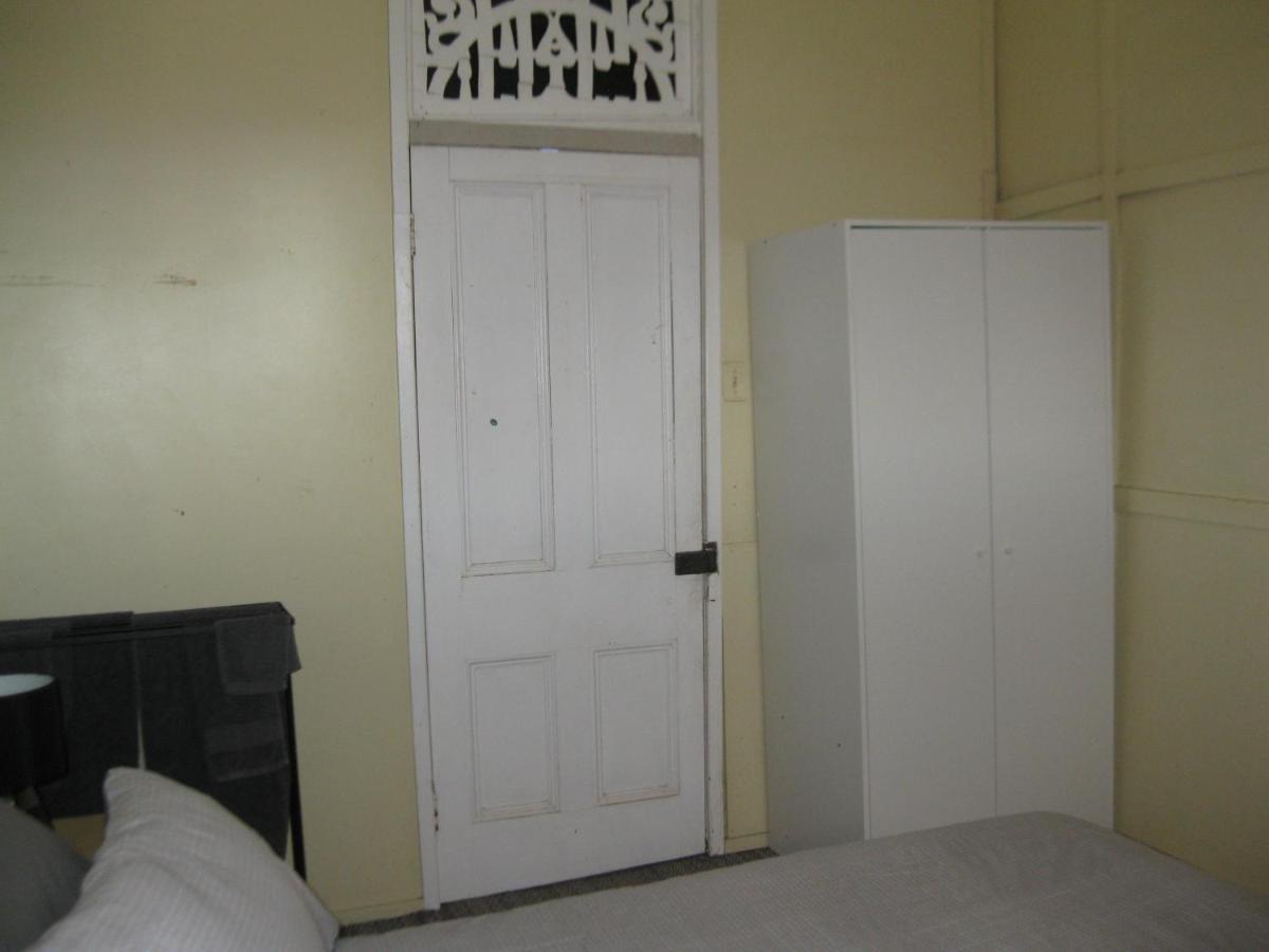 Australian Hotel Winton Budget Hotel Accommodation Exterior foto